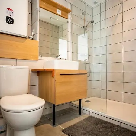 : Superbe 2 Pieces Refait A Neuf Apartment *